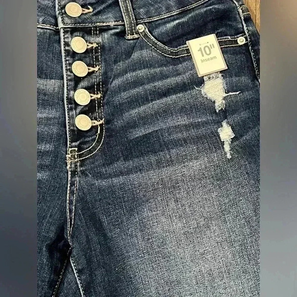 New size 6 jean shorts - Picture 3 of 10